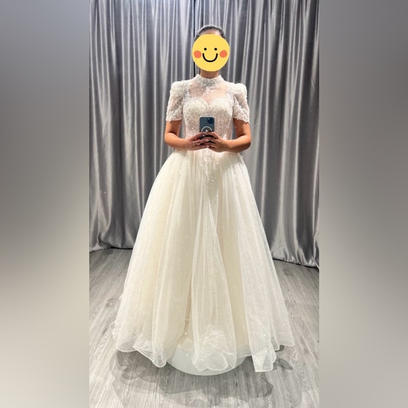 BRAND NEW WEDDING DRESS - Picture 3 of 4